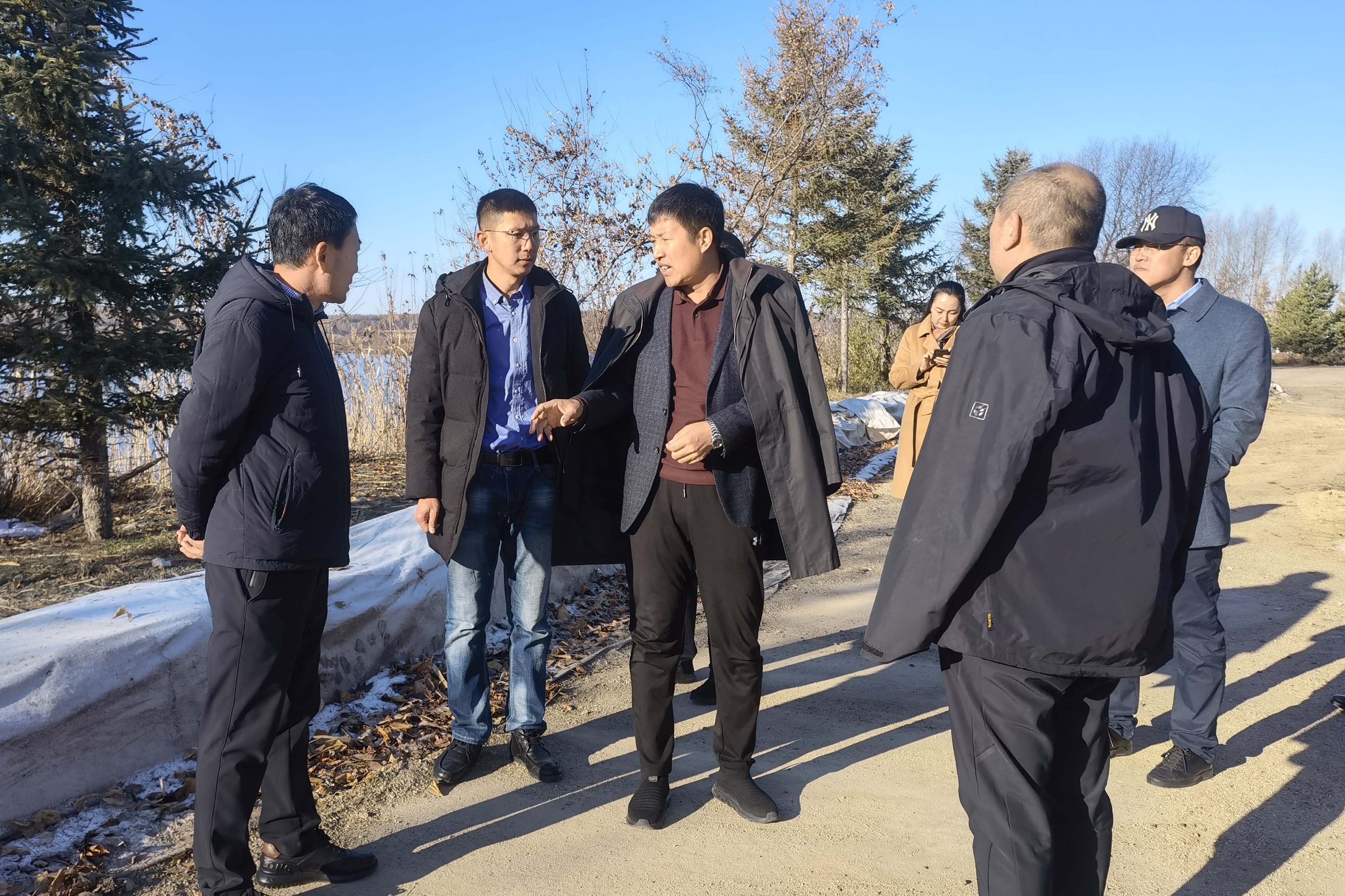 优德88股份党委书记、董事长田玉龙一行深入伊春市市场开展调研工作(图3)