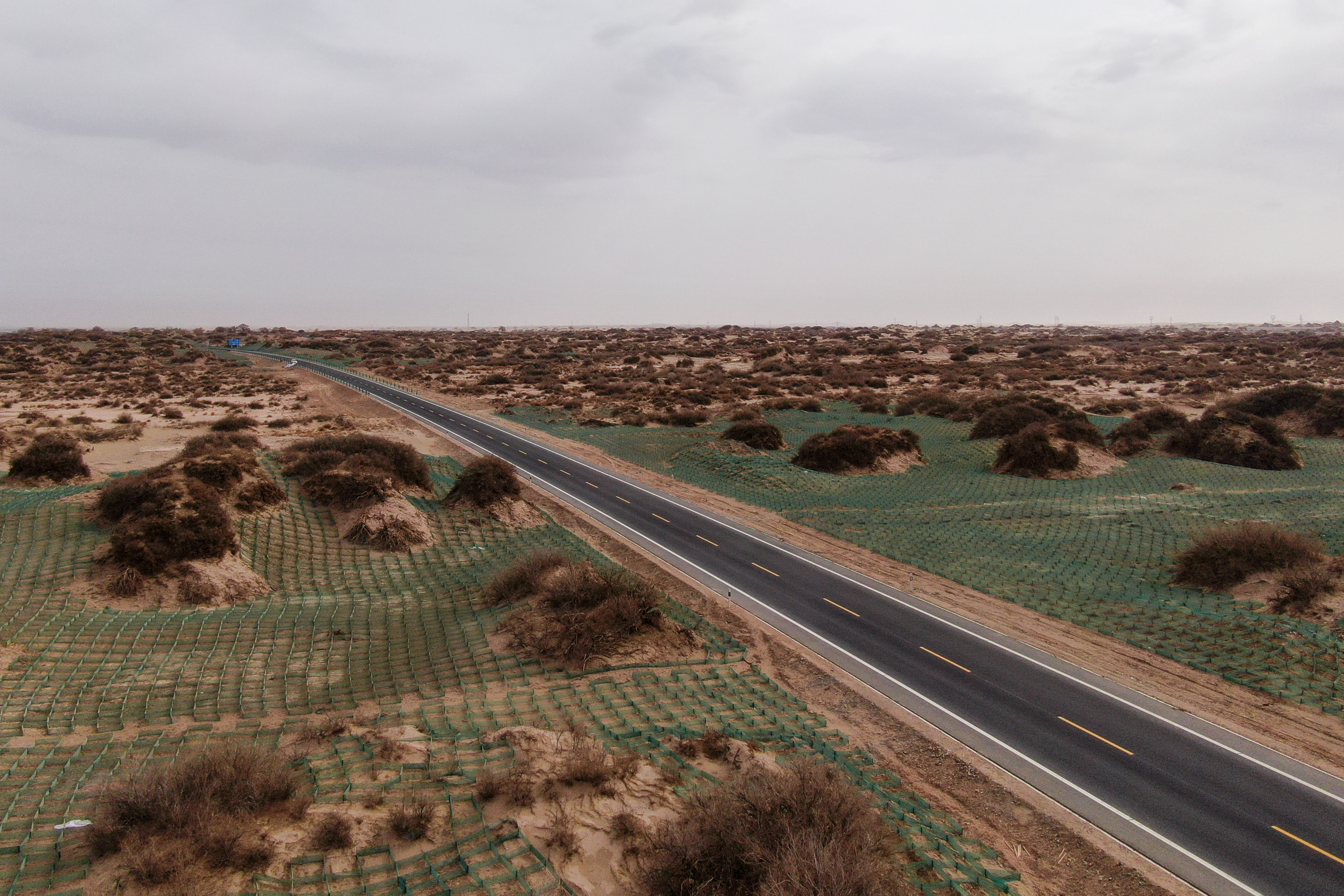 公司承建的内蒙古国道331线北路段公路正式宣告通车(图8) 公司承建的内蒙古国道331线北路段公路正式宣告通车(图8)