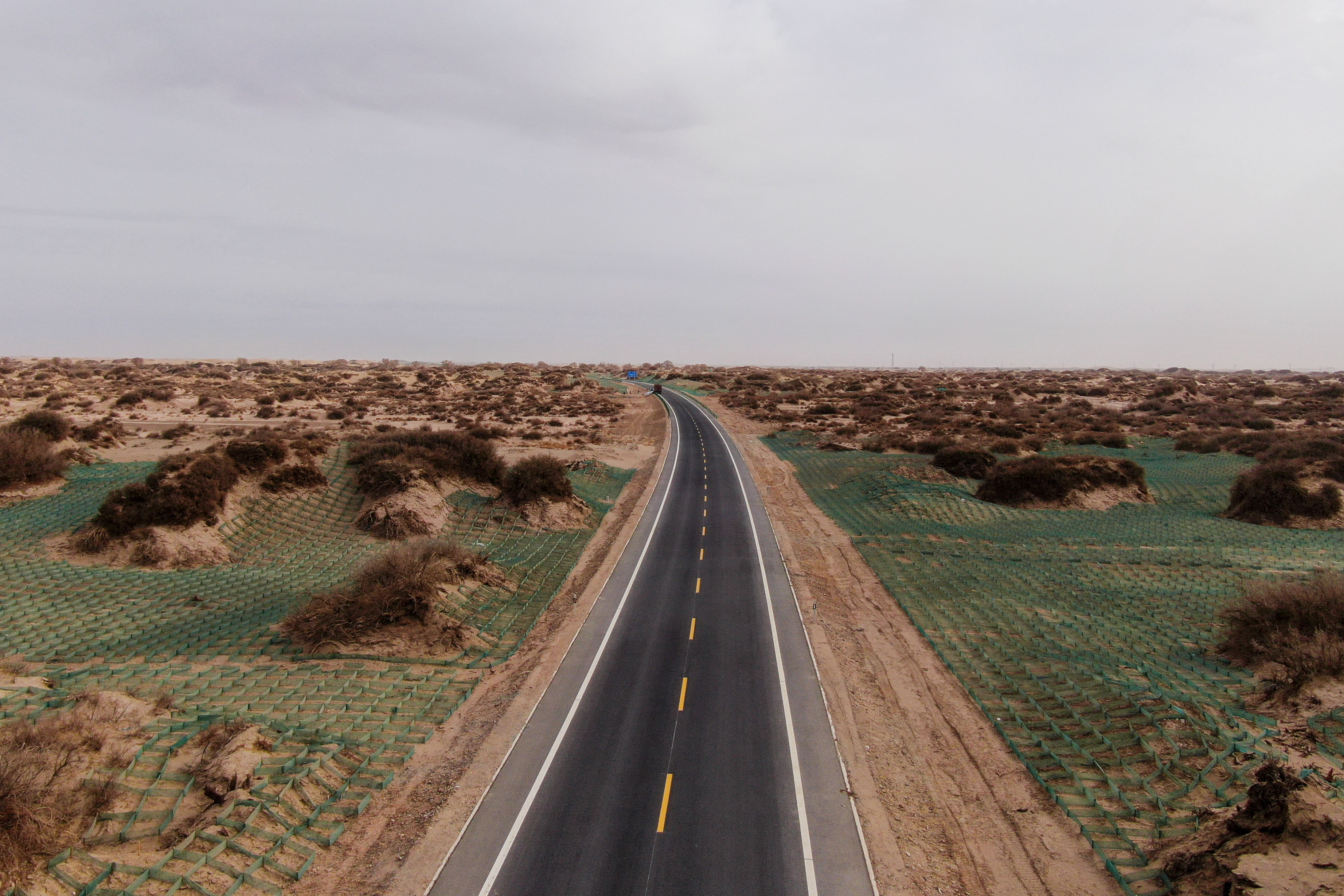 公司承建的内蒙古国道331线北路段公路正式宣告通车(图9) 公司承建的内蒙古国道331线北路段公路正式宣告通车(图9)